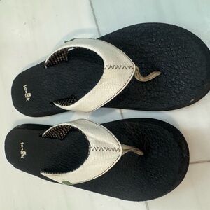 Sanuk Black and White Women's Sandals